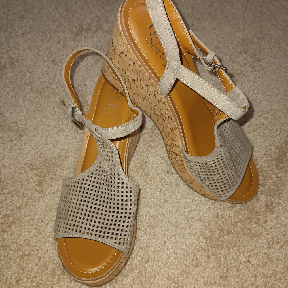 Franco Sarto Clinton 2 Taupe Wedge Sandals‎ 8M